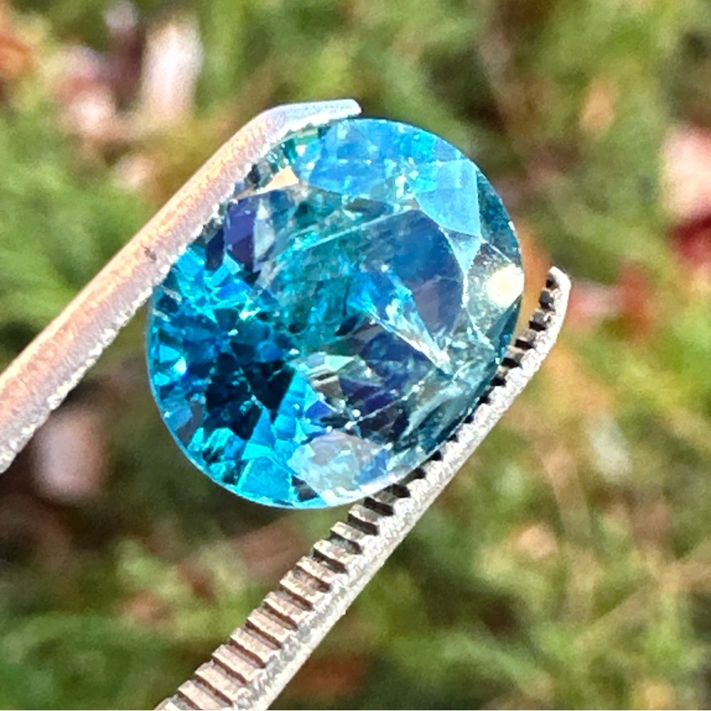 4.43 Crt Natural Zircon Faceted Gemstone - Picture 15 of 17